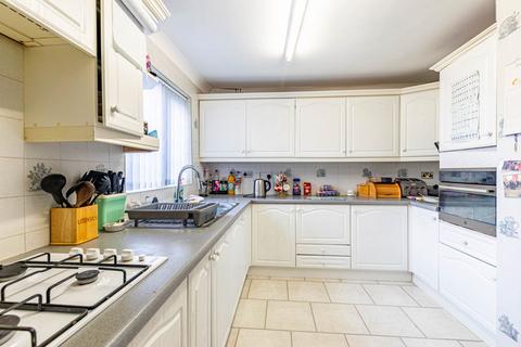 28 Bellrope Acre, Armthorpe, Doncaster, DN3 3DG