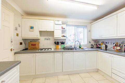 28 Bellrope Acre, Armthorpe, Doncaster, DN3 3DG