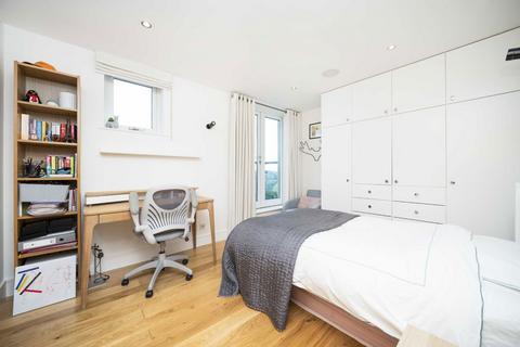 3 bedroom flat for sale, Wapping High Street, London E1W