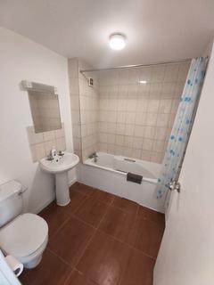 4 bedroom terraced house to rent, Larch Close, London E13