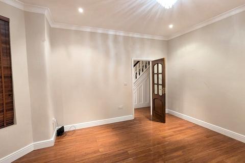 5 bedroom terraced house to rent, Charlbury Gardens, Ilford IG3