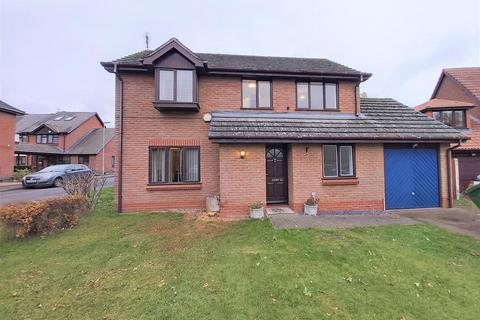 3 bedroom detached house to rent, St. Marys Avenue