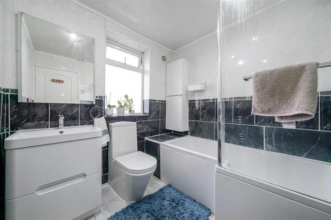 18 Wadham Gardens, Greenford, UB6 0BP