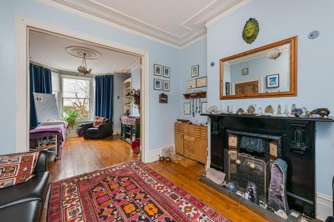 4 bedroom terraced house for sale, Ballingdon Road, London SW11