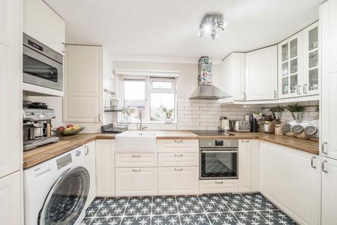 2 bedroom maisonette for sale, Embleton Walk, Hampton TW12