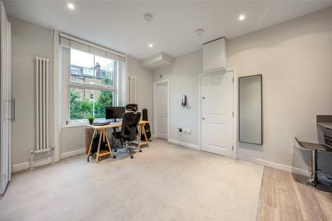 Studio to rent, Denning Road, London, NW3