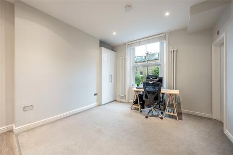 Studio to rent, Denning Road, London, NW3