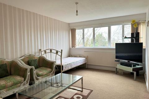 3 bedroom flat for sale, Copley Close, London W7