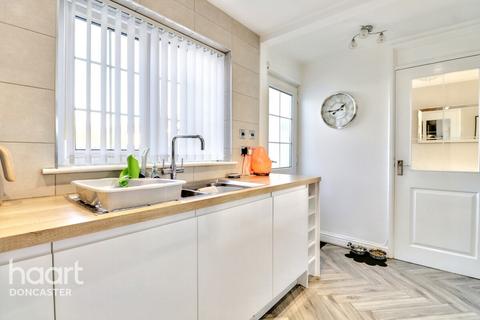 22 Howbeck Drive, Edlington, Doncaster, DN12 1PW