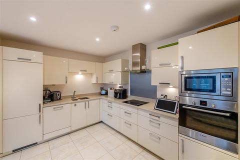 2 bedroom flat for sale, Betjeman Gardens, Chorleywood WD3