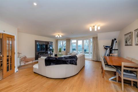 2 bedroom flat for sale, Betjeman Gardens, Chorleywood WD3