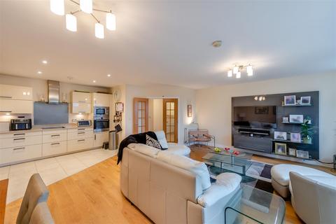 2 bedroom flat for sale, Betjeman Gardens, Chorleywood WD3