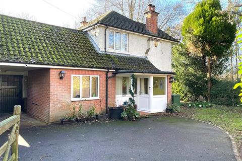 4 bedroom detached house to rent, Tilden Road, Winchester SO21