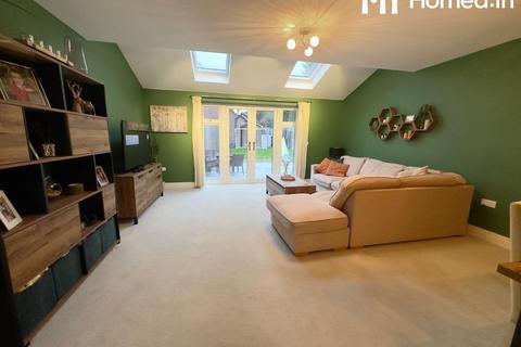 3 bedroom terraced house for sale, Kennard Crescent, Southwater, Horsham