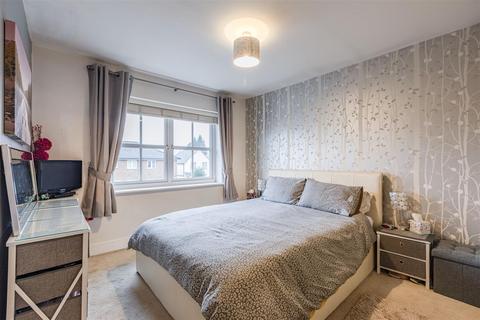 3 bedroom end of terrace house for sale, Kings Gate, Addlestone