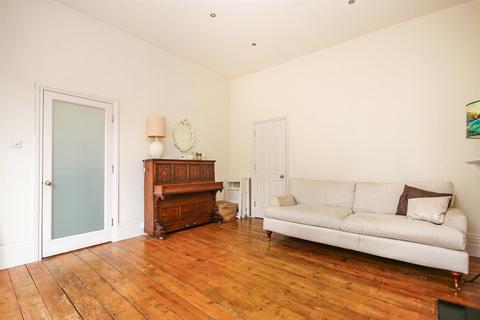 2 bedroom apartment to rent, Wilberforce Road, London N4