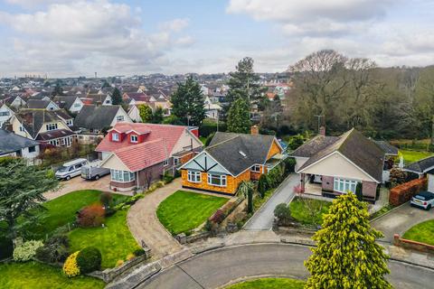 2 bedroom detached bungalow for sale, Woodland Close, Benfleet, SS7