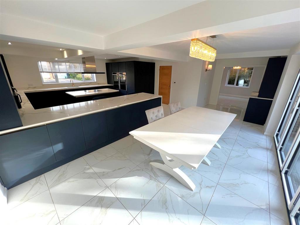 Dining kitchen.jpg
