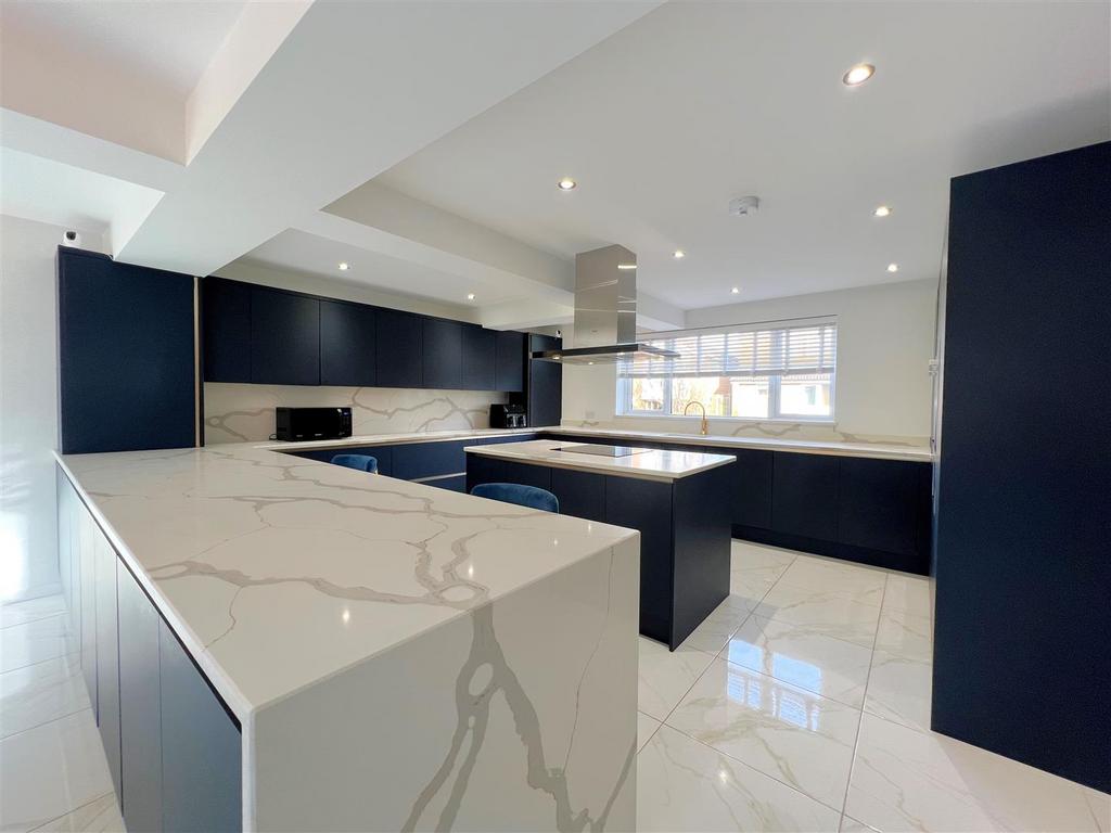 Kitchen 5.jpg