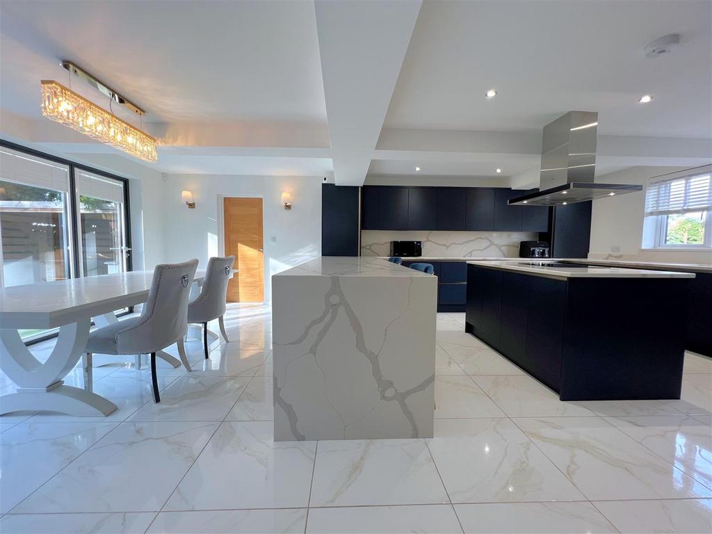 Kitchen 3.jpg