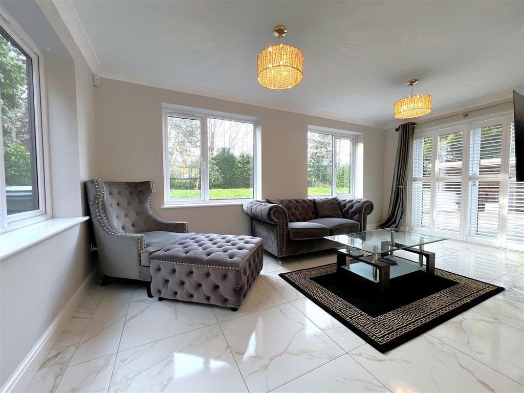 Sitting room 1.jpg