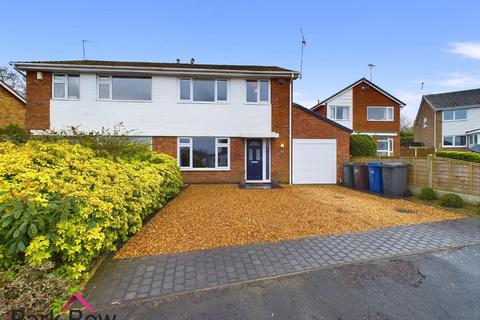 3 bedroom semi-detached house for sale, Eversley Garth Crescent, Sherburn In Elmet, Leeds