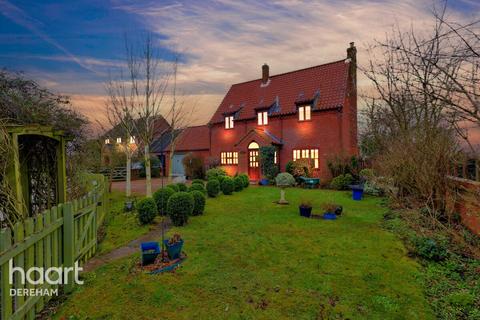 3 bedroom detached house for sale, Church Road, Holme Hale