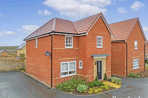 4 bedroom detached house for sale, Moorhen Road, Dunmow, CM6