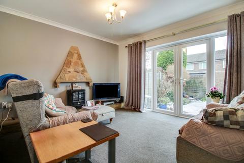 4 bedroom semi-detached house for sale, Montfort Close, Horsforth, Leeds, West Yorkshire, LS18