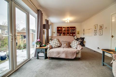 4 bedroom semi-detached house for sale, Montfort Close, Horsforth, Leeds, West Yorkshire, LS18