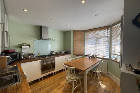 2 bedroom end of terrace house for sale, Twickenham Gardens, Greenford, UB6