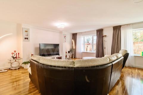5 bedroom detached house for sale, Bramble End, Northampton, Northamptonshire, NN4