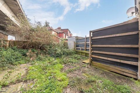 6 Tithe Court, London, NW4 4TL