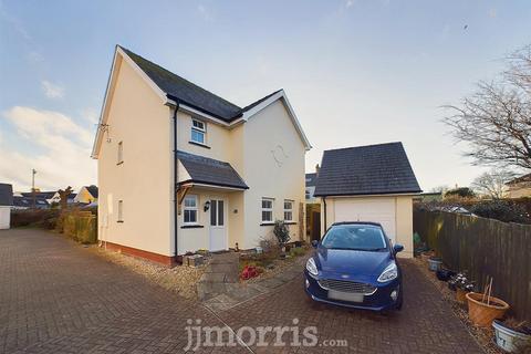 3 bedroom detached house for sale, Maes Waldo, Fishguard