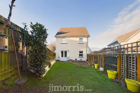 3 bedroom detached house for sale, Maes Waldo, Fishguard