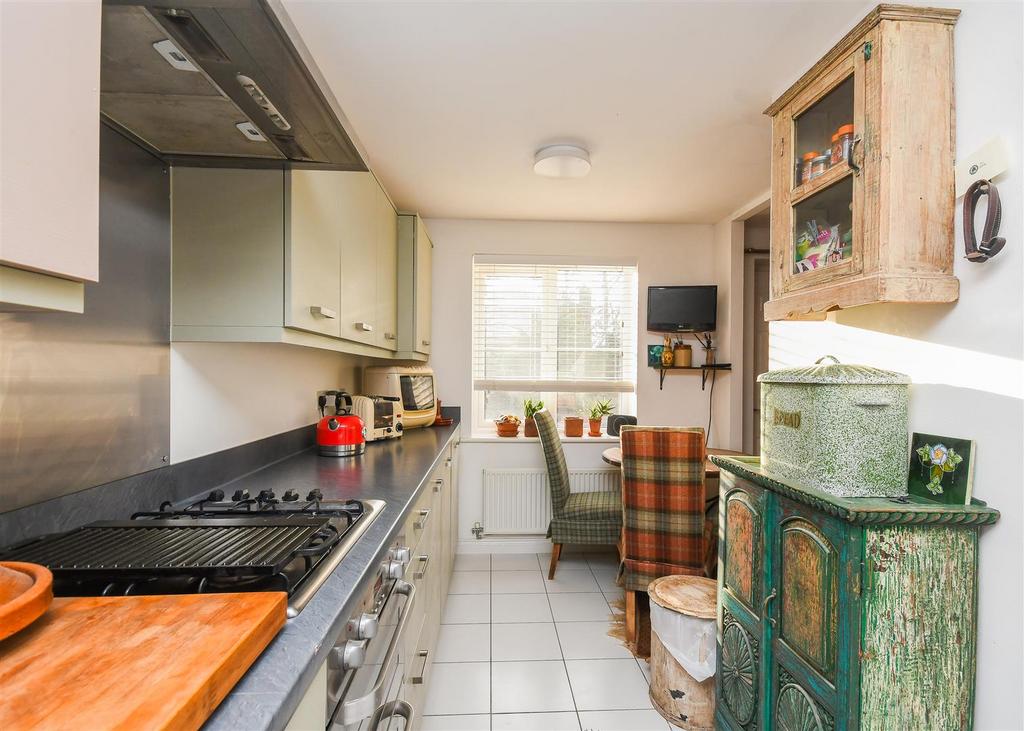 24 Lloyd Grove - Breakfast Kitchen (2).jpg