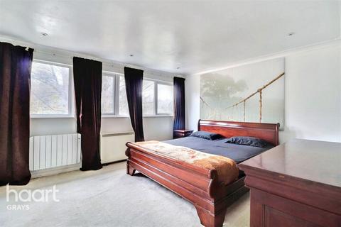 undefined, Dell Road, GRAYS