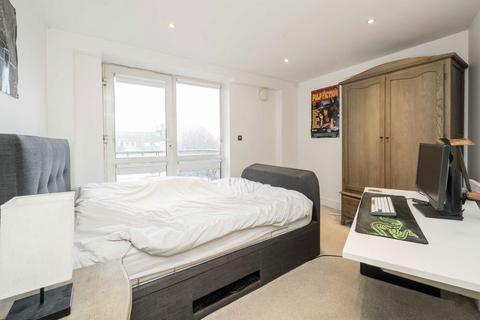 2 bedroom flat for sale, Chiswick High Road, London W4