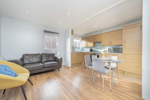 2 bedroom flat for sale, Clement Close, London W4