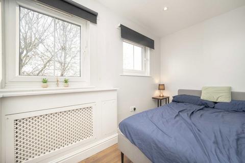 2 bedroom flat for sale, Clement Close, London W4