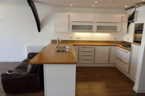 2 bedroom flat to rent, Queen Street, Ramsgate CT11