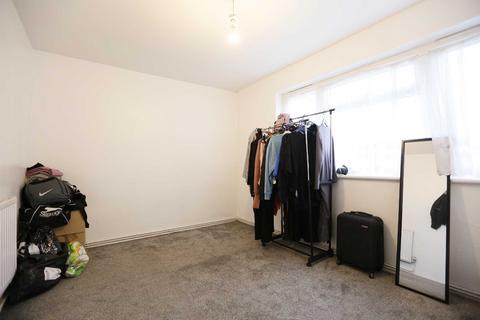 2 bedroom flat to rent, Brading Crescent, London, E11