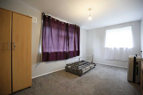 2 bedroom flat to rent, Brading Crescent, London, E11