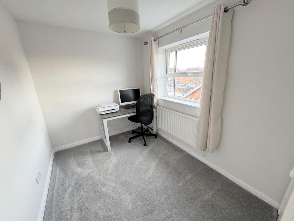 Bedroom ( rear)