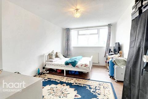 2 bedroom maisonette for sale, Banbury Walk, Northolt