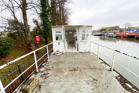 1 bedroom houseboat for sale, Platts Eyot, Hampton TW12