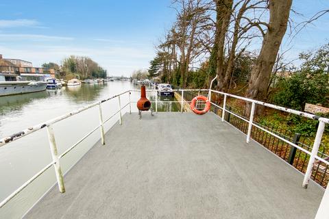 1 bedroom houseboat for sale, Platts Eyot, Hampton TW12