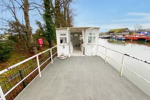 1 bedroom houseboat for sale – pohled 3