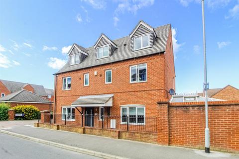 4 bedroom semi-detached house for sale, Bluebell Road, Wakefield WF3