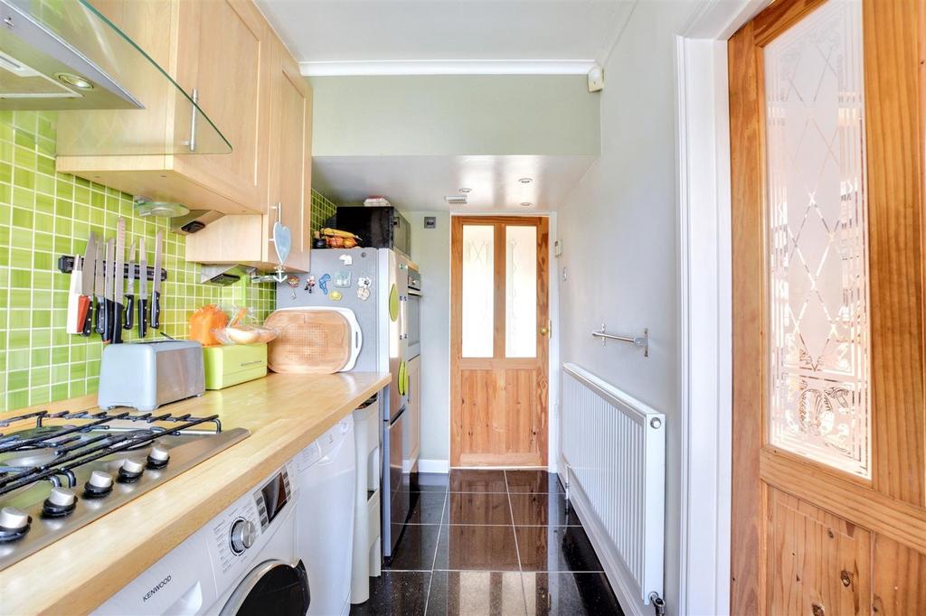 Kitchen 2.jpeg